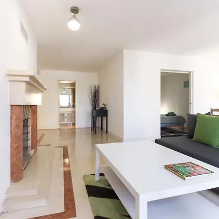 Appartamento Flower 360º - Your Lovely Flat With Pool And Parking Lisbona
